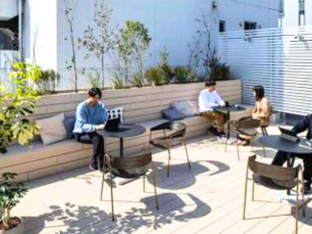 千代田区神田三崎町のテラス付きオフィス物件（水道橋駅徒歩1分、約30坪）