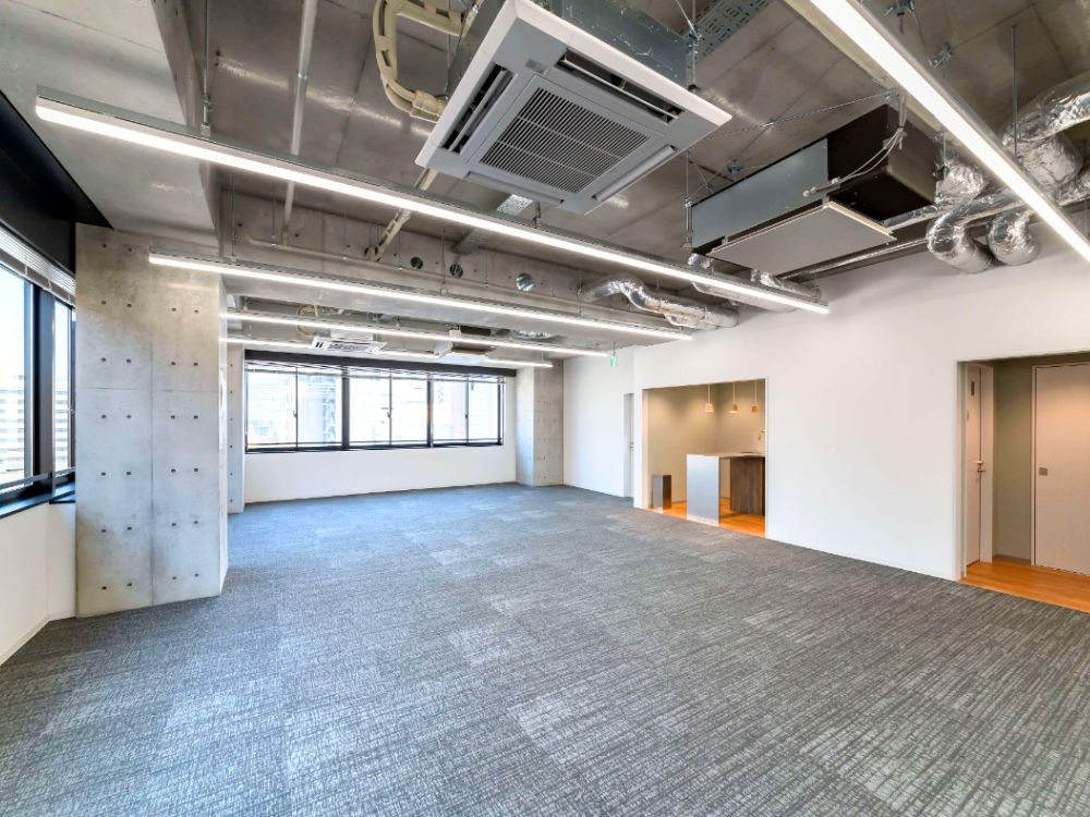 港区芝のセットアップオフィス物件（三田駅徒歩4分、約45坪）