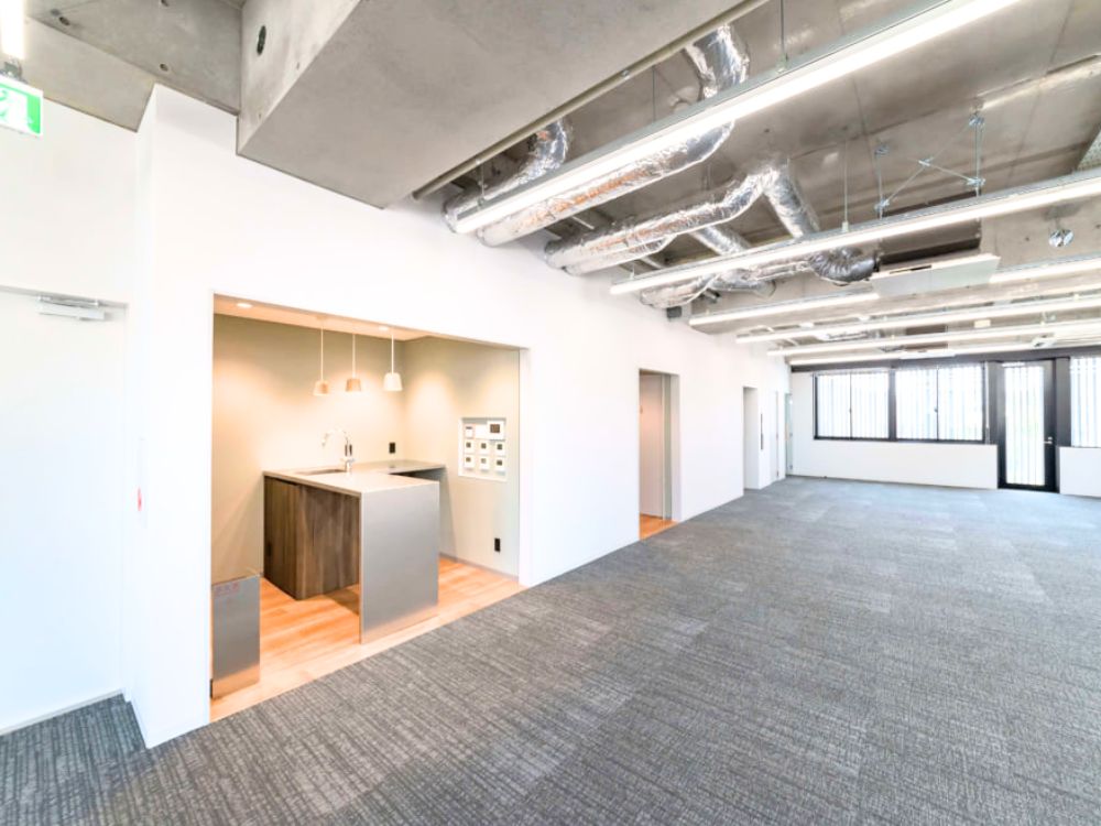 港区芝のセットアップオフィス物件（三田駅徒歩4分、約45坪）