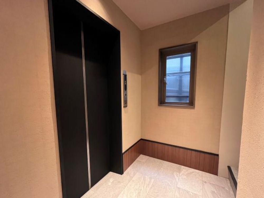 中央区八丁堀のフルセットアップオフィス物件（宝町駅徒歩3分、約30坪）