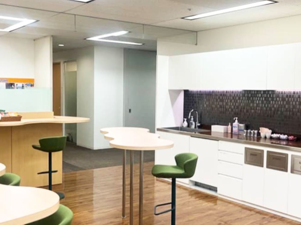 新宿区西新宿のオフィス物件（都庁前駅徒歩8分）