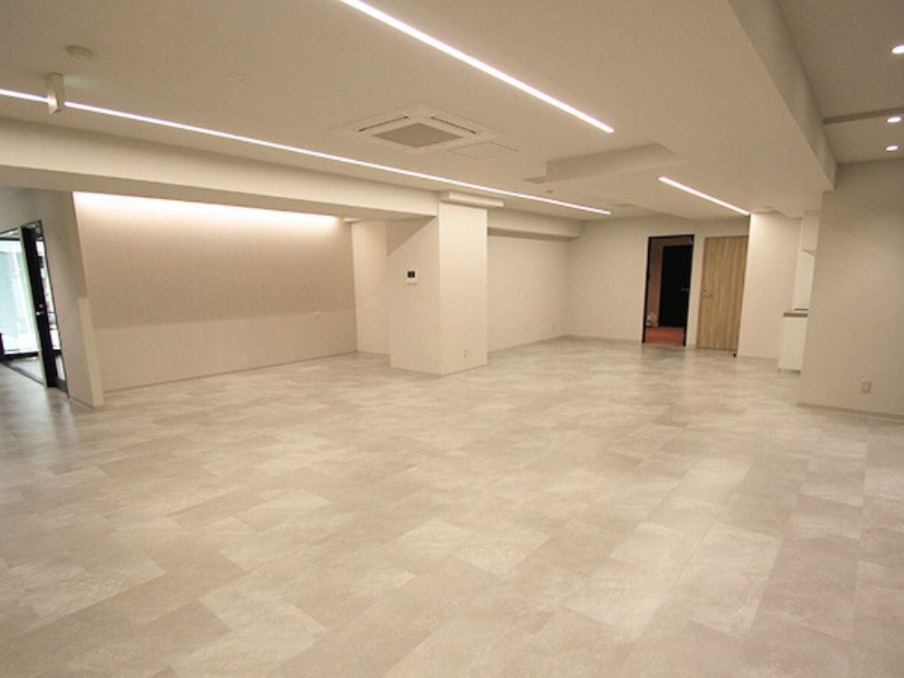 新宿区新宿のセットアップオフィス物件（新宿御苑前駅徒歩1分、約50坪）