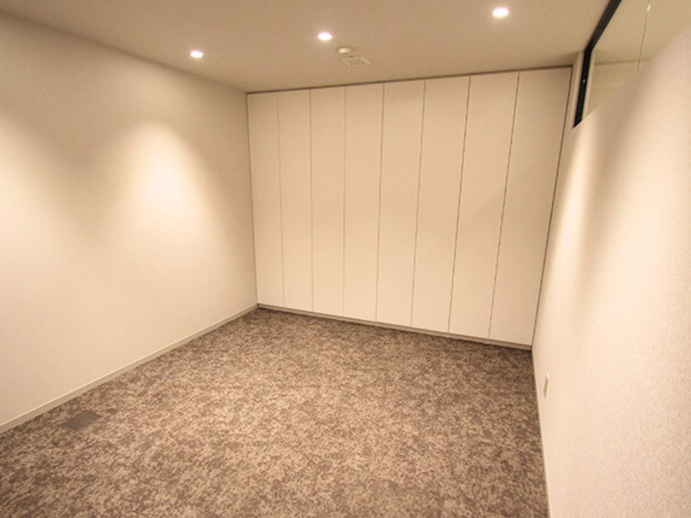 新宿区新宿のセットアップオフィス物件（新宿御苑前駅徒歩1分、約50坪）