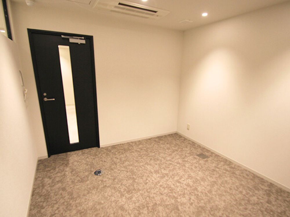 新宿区新宿のセットアップオフィス物件（新宿御苑前駅徒歩1分、約50坪）