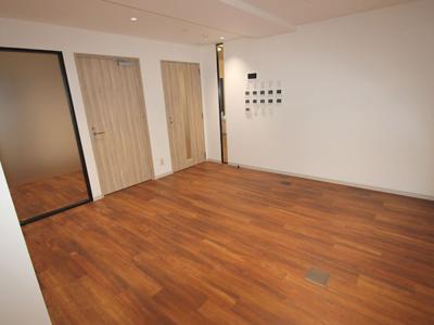 新宿区新宿のセットアップオフィス物件(新宿御苑前駅徒歩1分、約50坪)