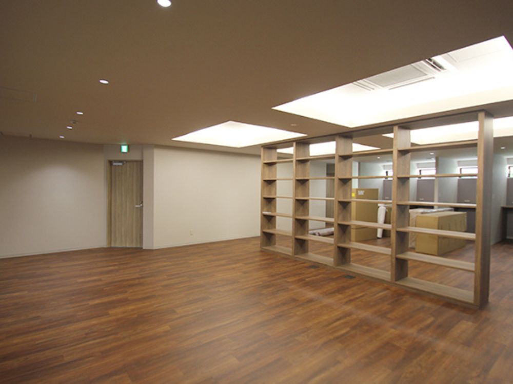 新宿区新宿のセットアップオフィス物件（新宿御苑前駅徒歩1分、約50坪）