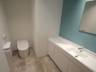 新宿区新宿のセットアップオフィス物件(新宿御苑前駅徒歩1分、約50坪)