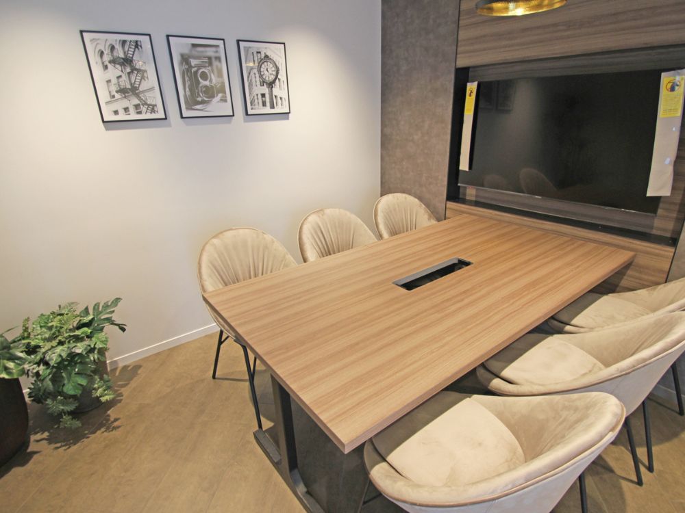 新宿区新宿のセットアップオフィス物件（新宿御苑前駅徒歩1分、約65坪）