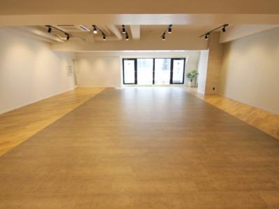 新宿区新宿のセットアップオフィス物件(新宿御苑前駅徒歩1分、約65坪)