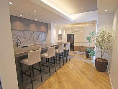 新宿区新宿のセットアップオフィス物件(新宿御苑前駅徒歩1分、約65坪)