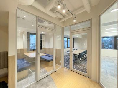 新宿区新宿のセットアップオフィス物件(新宿三丁目駅徒歩4分、約45坪)