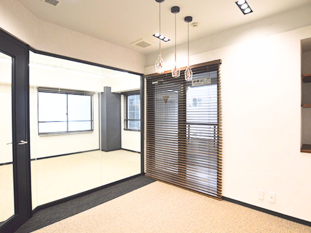 千代田区岩本町のテラス付きセットアップオフィス物件（岩本町駅徒歩3分、約20坪）