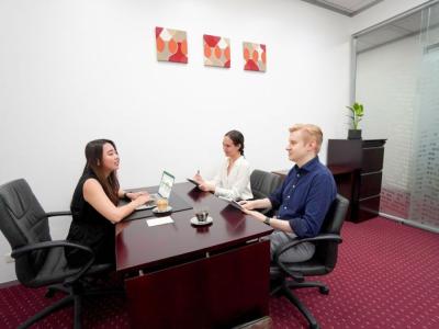 千代田区丸の内の1-3名用オフィス(東京駅徒歩1分、10坪未満)