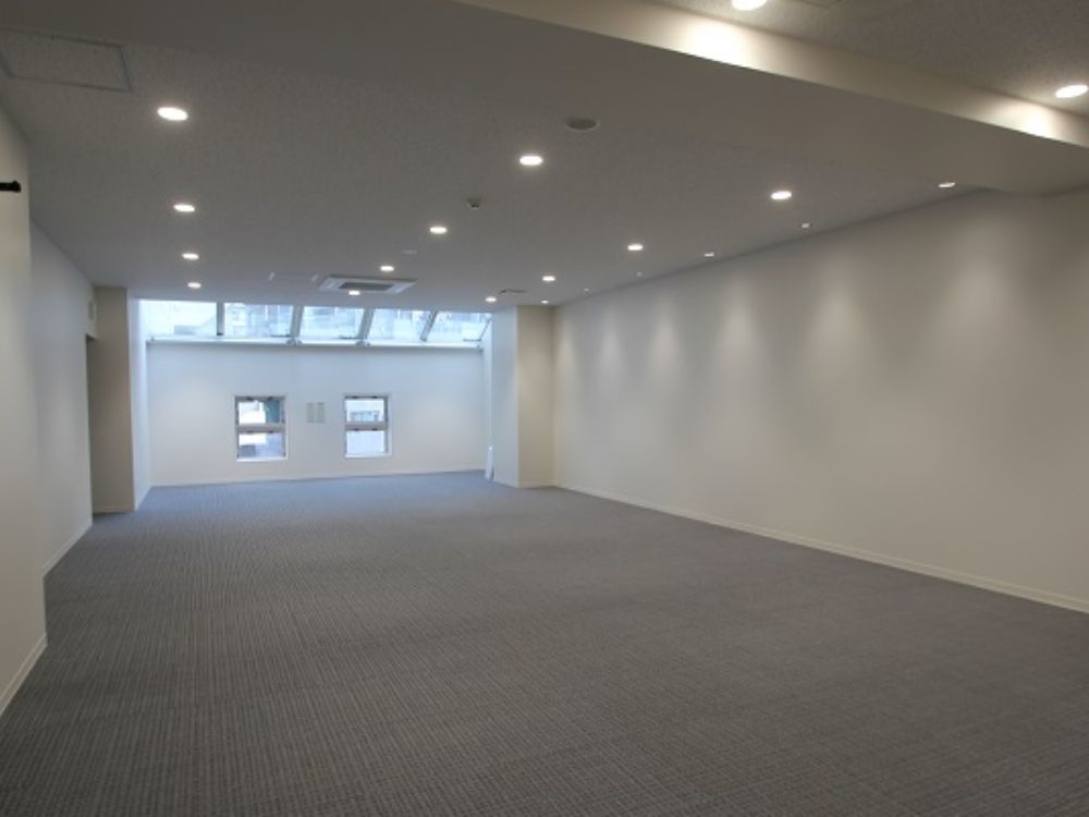 新宿区大京町のセットアップオフィス物件（四谷三丁目駅徒歩5分、約130坪）
