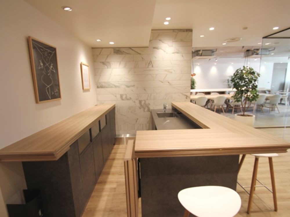新宿区大京町のセットアップオフィス物件（四谷三丁目駅徒歩5分、約130坪）