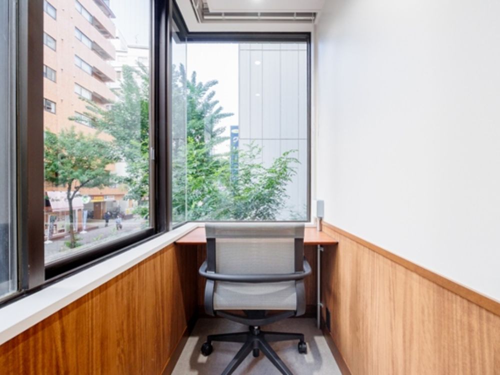千代田区隼町のフルセットアップオフィス（半蔵門駅徒歩3分、約25坪）