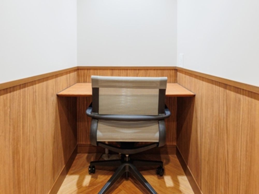 千代田区隼町のフルセットアップオフィス（半蔵門駅徒歩3分、約25坪）