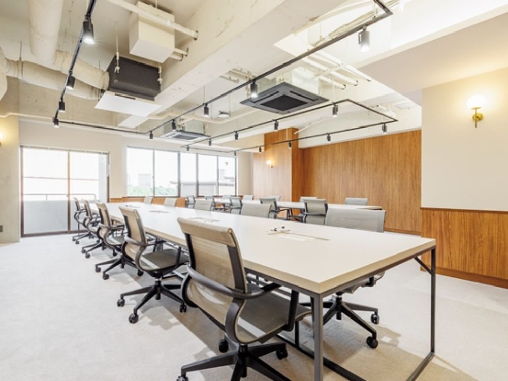 千代田区隼町のフルセットアップオフィス（半蔵門駅徒歩3分、約50坪）