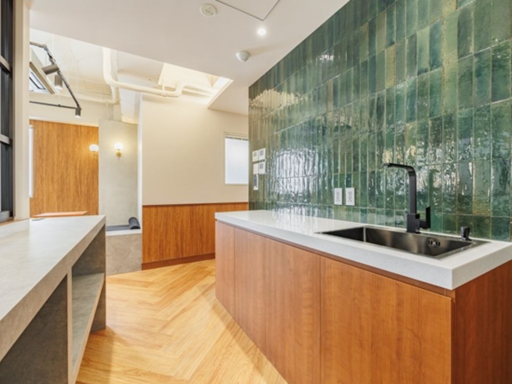 千代田区隼町のフルセットアップオフィス（半蔵門駅徒歩3分、約50坪）