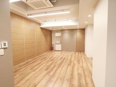 千代田区神田猿楽町のハーフセットアップオフィス物件（水道橋駅徒歩5分、約30坪）