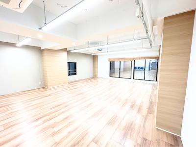 千代田区神田猿楽町のハーフセットアップオフィス物件（水道橋駅徒歩5分、約35坪）