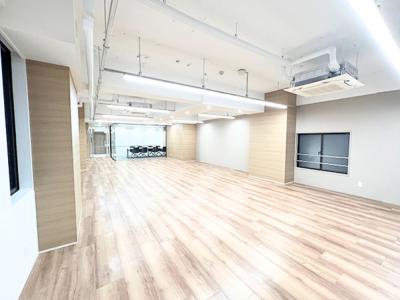 千代田区神田猿楽町のハーフセットアップオフィス物件（水道橋駅徒歩5分、約35坪）