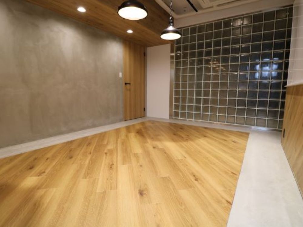 台東区東上野の専用テラス付きセットアップオフィス物件（仲御徒町駅徒歩1分、約50坪）