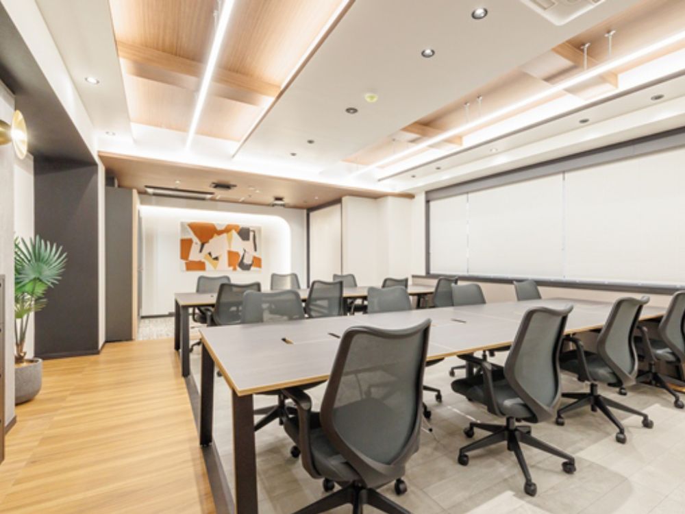 新宿区西新宿のフルセットアップオフィス物件（初台駅徒歩7分、約25坪）