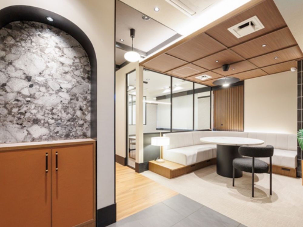 新宿区西新宿のフルセットアップオフィス物件（初台駅徒歩7分、約25坪）