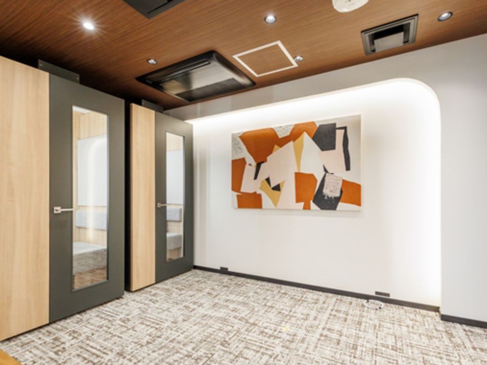 新宿区西新宿のフルセットアップオフィス物件（初台駅徒歩7分、約25坪）