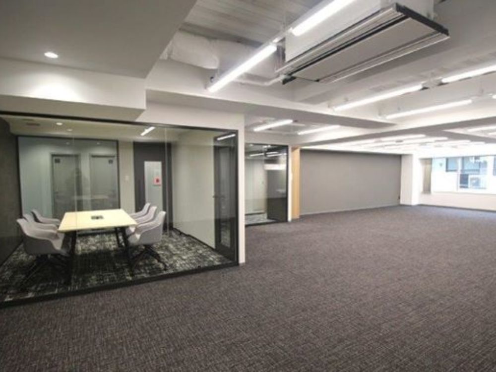 中央区入船のセットアップオフィス物件（新富町駅徒歩4分、約45坪）