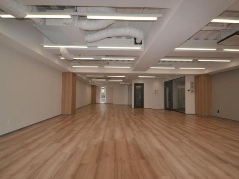 中央区入船のセットアップオフィス物件（新富町駅徒歩4分、約45坪）