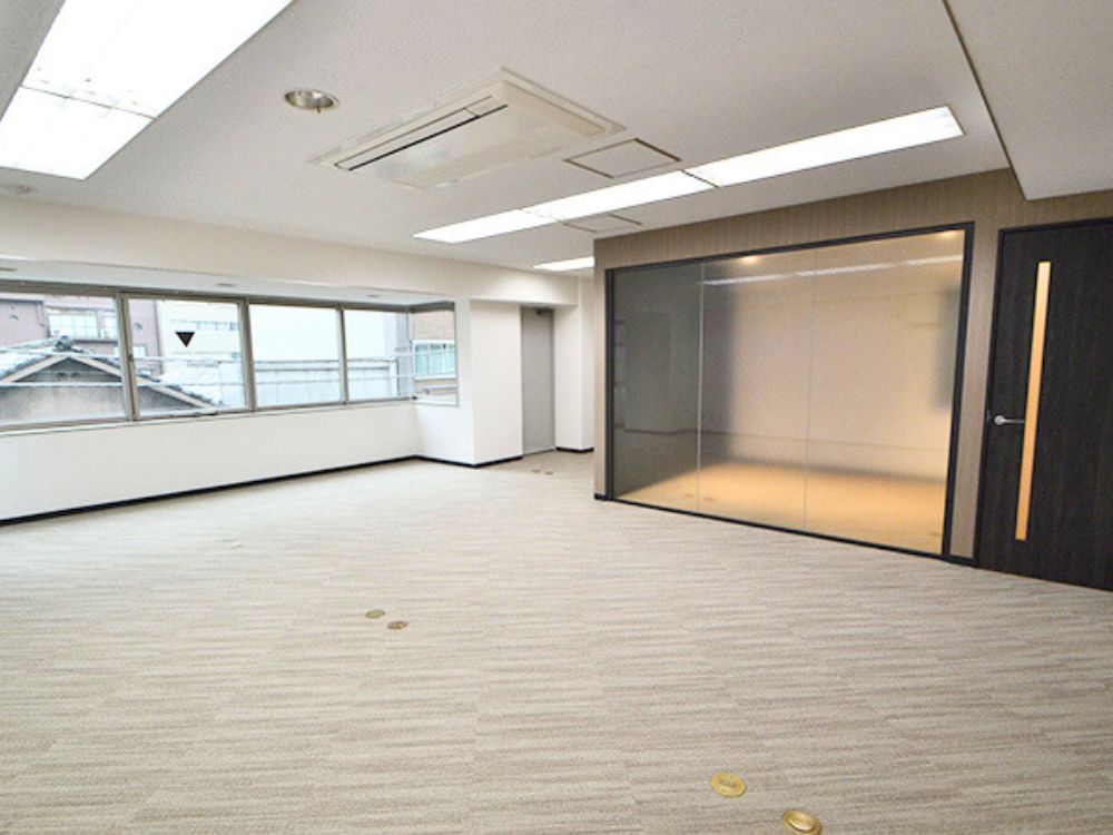 中央区新富のセットアップオフィス物件（新富町駅徒歩2分、約20坪）