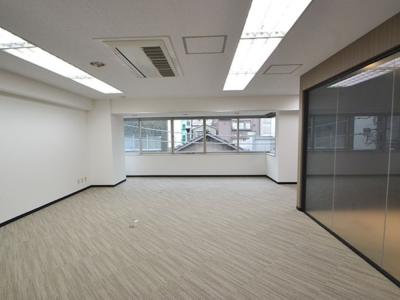 中央区新富のセットアップオフィス物件（新富町駅徒歩2分、約20坪）