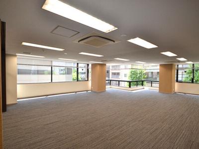 中央区新富のセットアップオフィス物件(新富町駅徒歩4分、約55坪)