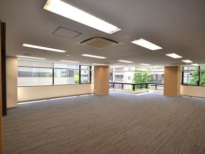 中央区新富のセットアップオフィス物件(新富町駅徒歩4分、約55坪)