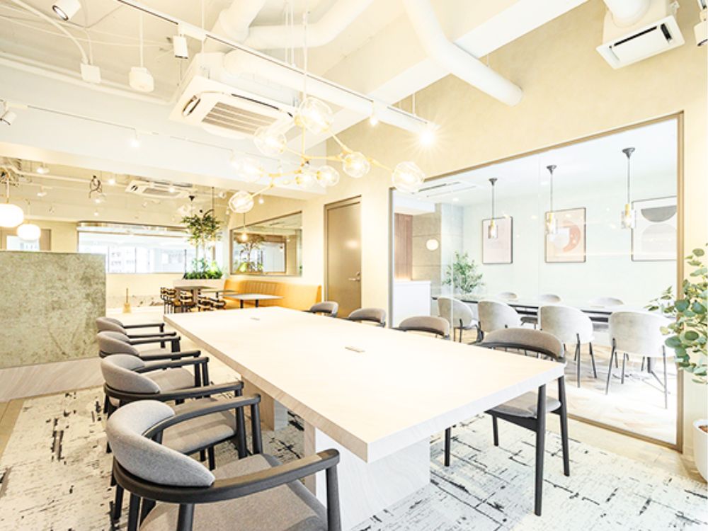 新宿区新宿のセットアップオフィス物件（新宿御苑前駅徒歩1分、約75坪）