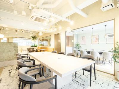 新宿区新宿のセットアップオフィス物件（新宿御苑前駅徒歩1分、約75坪）