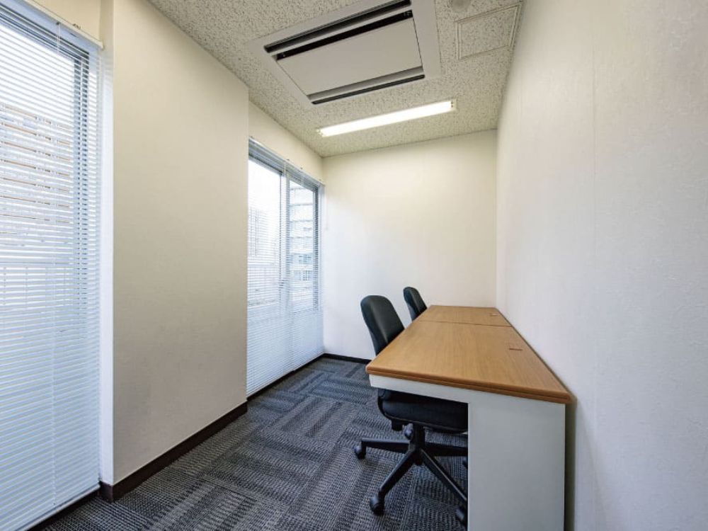 港区南青山の2-3名用オフィス物件（青山一丁目駅徒歩4分、10坪未満）