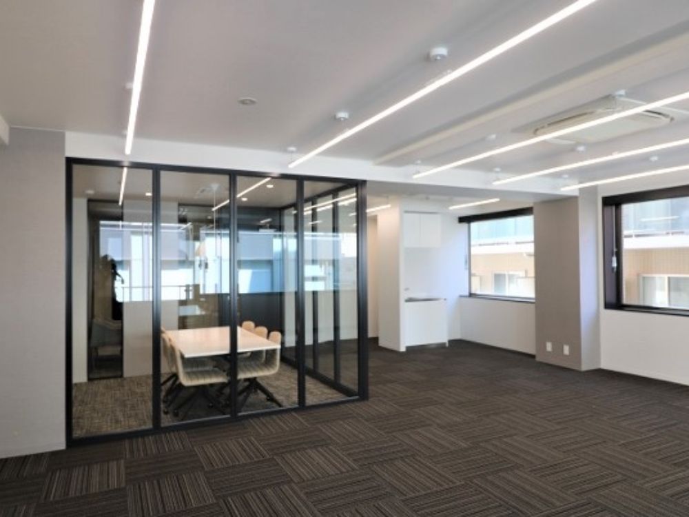 千代田区神田神保町のセットアップオフィス物件（神保町駅徒歩3分、約25坪）