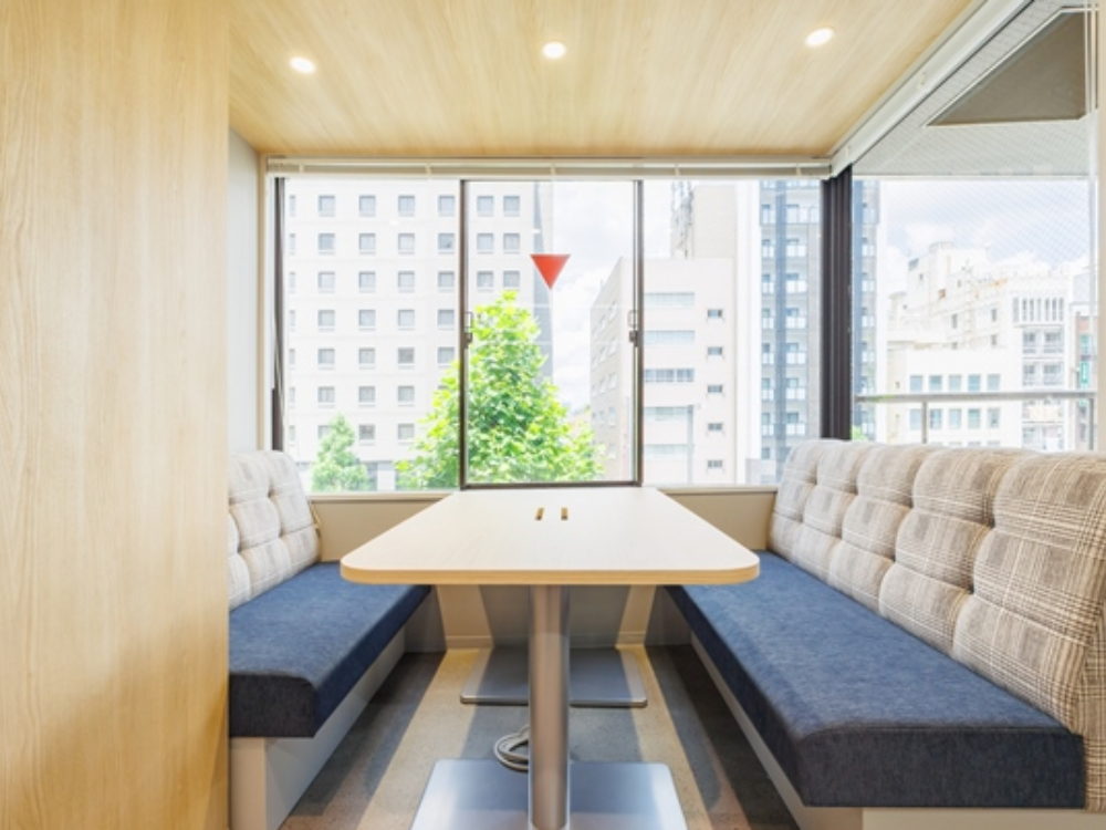 新宿区四谷のフルセットアップオフィス物件（四谷三丁目駅徒歩2分、約20坪）