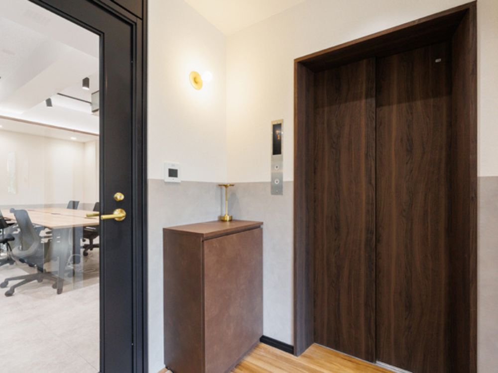 千代田区岩本町のセットアップオフィス物件（岩本町駅徒歩1分、約30坪）