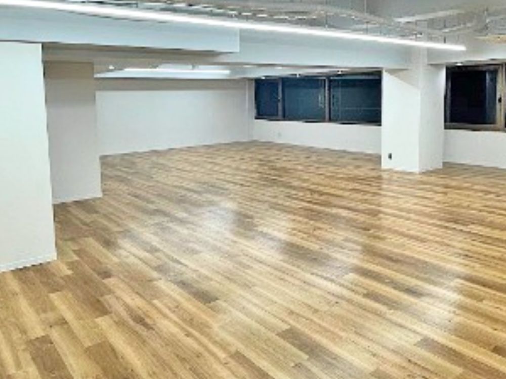 新宿区四谷三栄町のセットアップオフィス物件（四谷三丁目駅徒歩4分、約60坪）