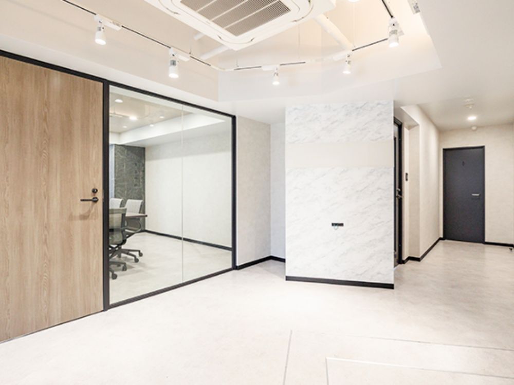 新宿区四谷三栄町のセットアップオフィス物件（四谷三丁目駅徒歩4分、約60坪）