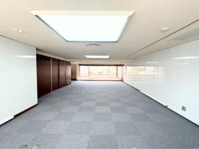 港区赤坂の居抜きオフィス物件（赤坂駅徒歩5分、約30坪）