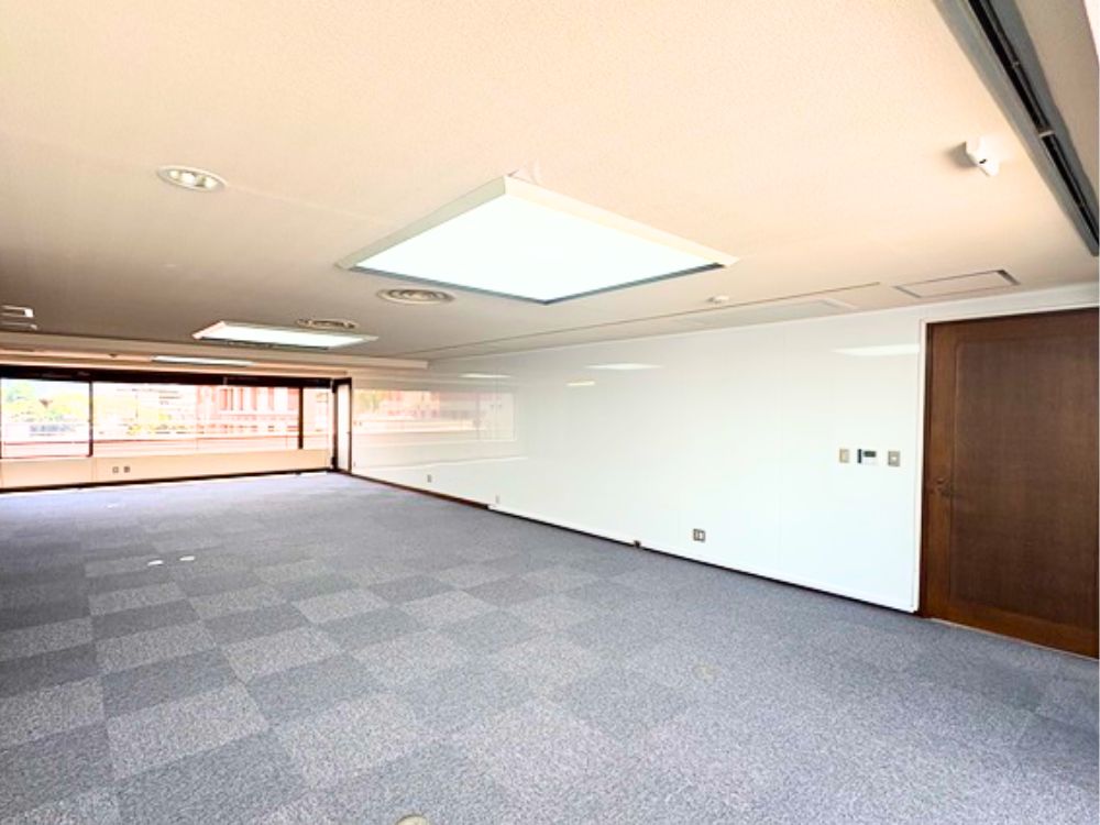 港区赤坂の居抜きオフィス物件（赤坂駅徒歩5分、約30坪）