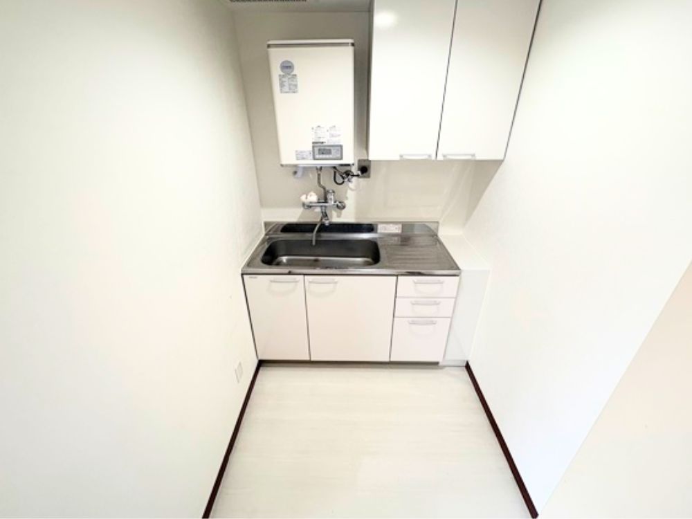 港区赤坂の居抜きオフィス物件（赤坂駅徒歩5分、約30坪）