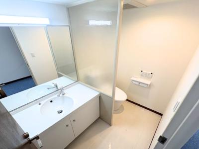 港区赤坂の居抜きオフィス物件（赤坂駅徒歩5分、約30坪）