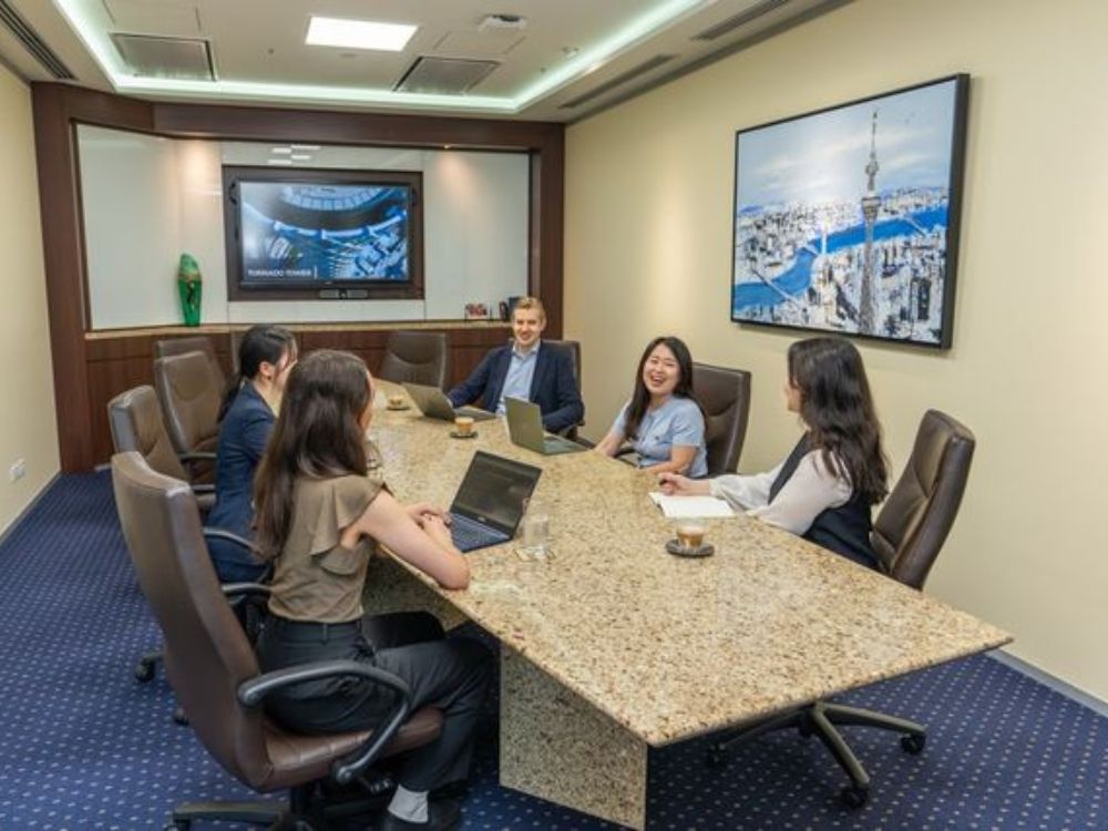 港区六本木の4-6名用オフィス物件（六本木駅徒歩2分、10坪未満）