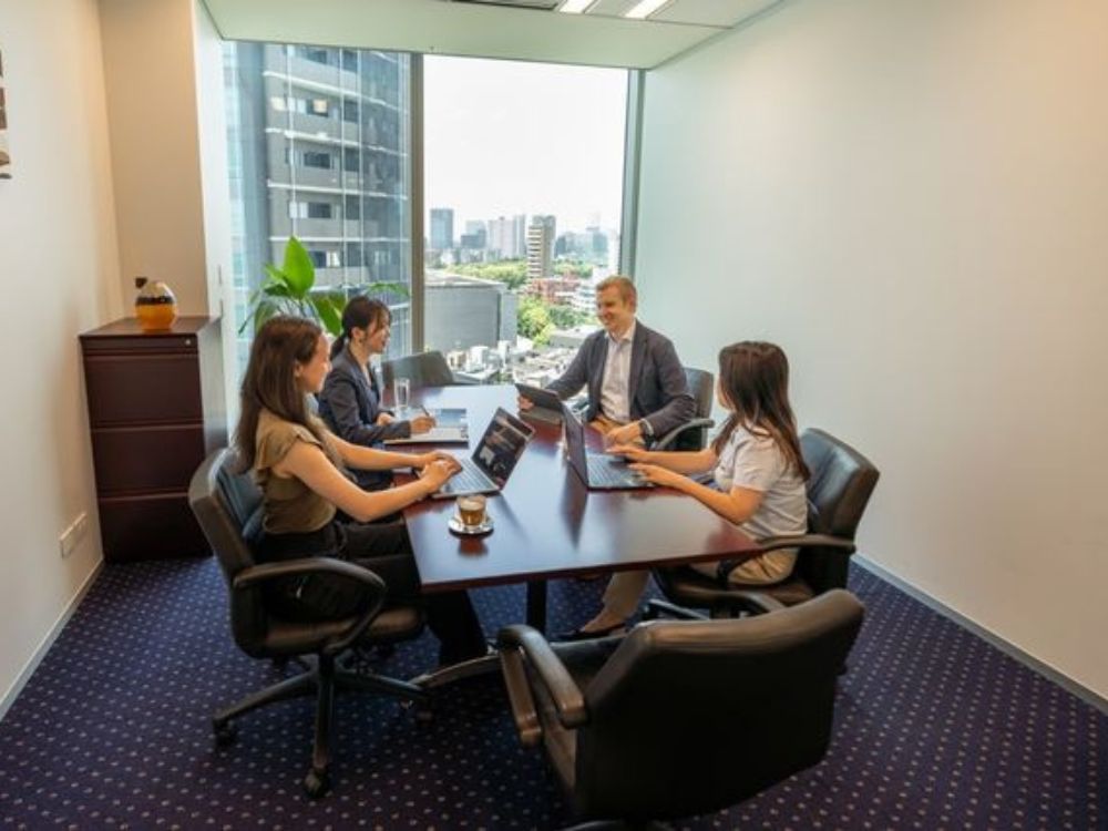 港区六本木の8-10名用オフィス物件（六本木駅徒歩2分、10坪未満）